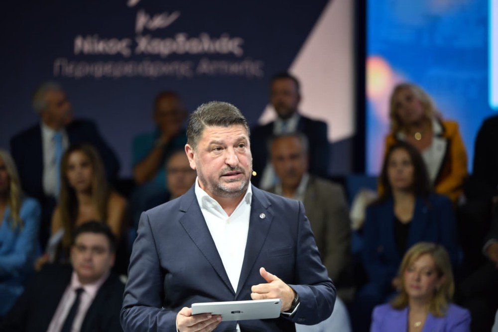 Ο περιφερειάρχης Αττικής Νίκος Χαρδαλιάς παρουσιάζει τον απολογισμό της διοίκησης για τα δύο πρώτα χρόνια της θητείας του.