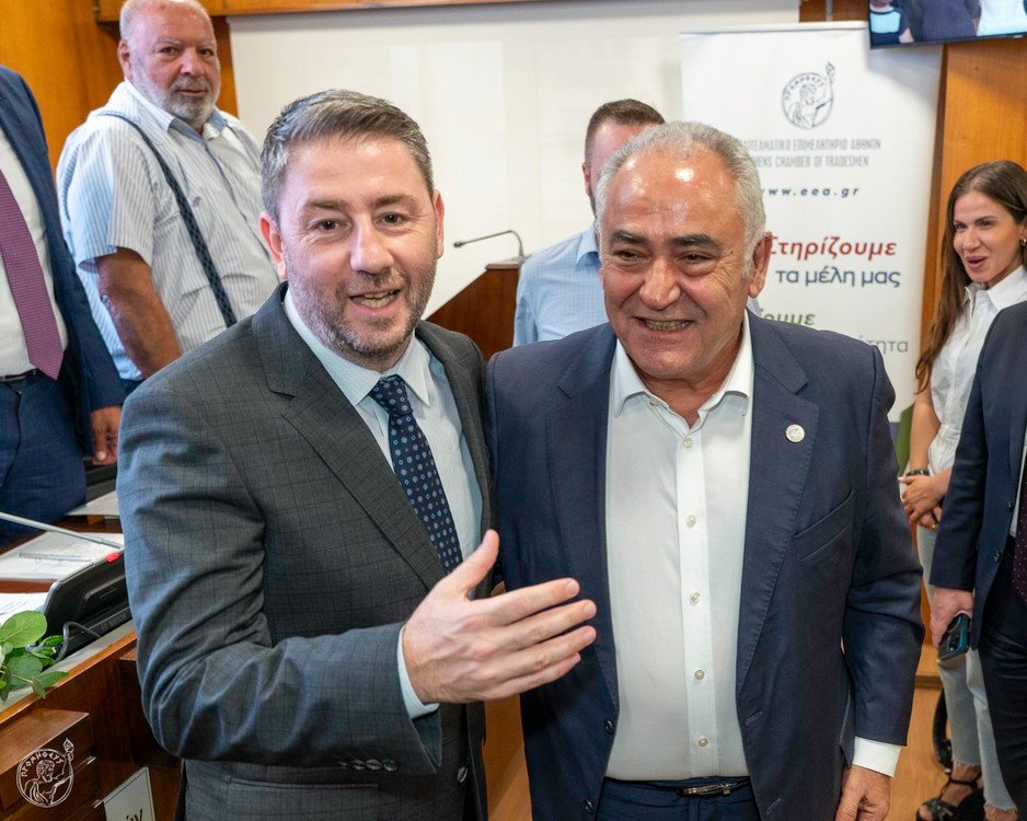 Ο Νίκος Ανδρουλάκης μιλά στη συνεδρίαση του Επαγγελματικού Επιμελητηρίου Αθηνών για τις προτάσεις του ΠΑΣΟΚ σχετικά με τη στήριξη των μικρομεσαίων επιχειρήσεων