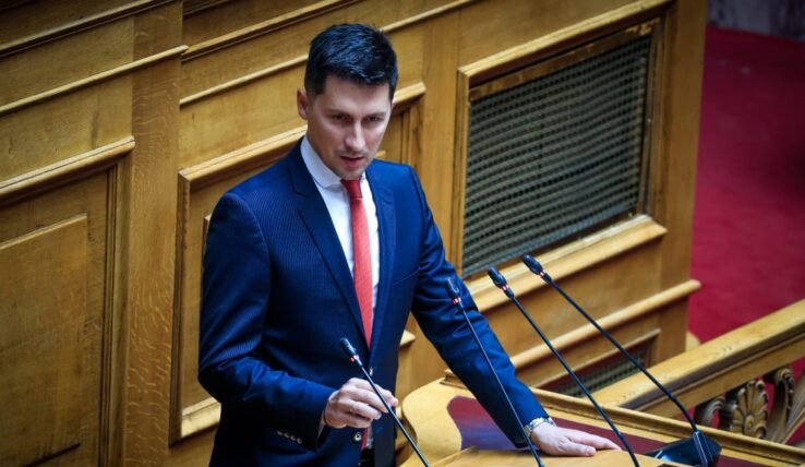 Ο Παύλος Χρηστίδης μιλά στην Ολομέλεια της Βουλής για τη συνταγματική αναθεώρηση.