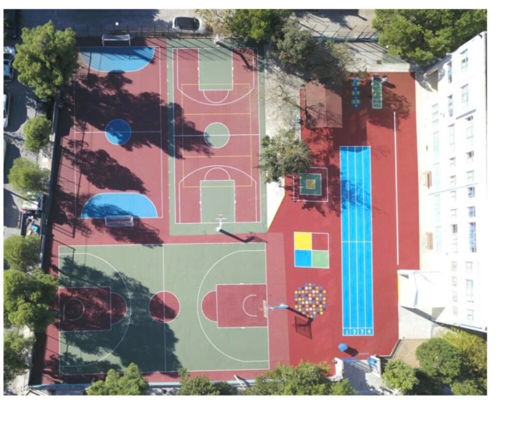 Εργασίες αναβάθμισης στα αθλητικά γήπεδα σχολείων της Νέας Ερυθραίας με δωρεά της SEAJETS