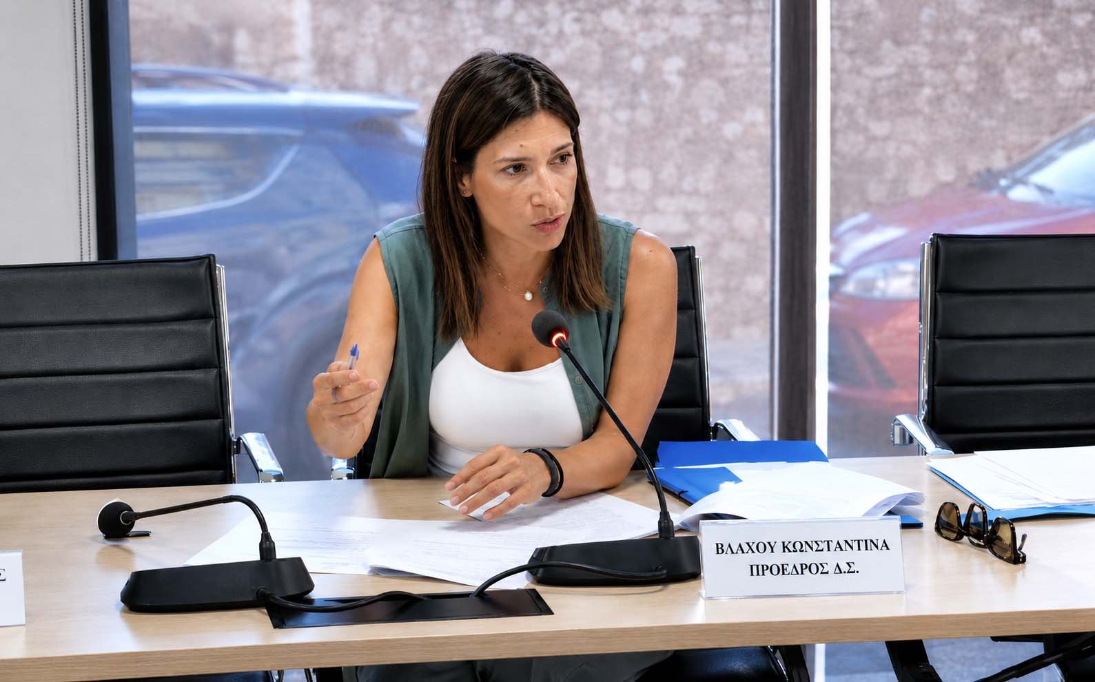 Η πρόεδρος του Δημοτικού Συμβουλίου Παιανίας Κωνσταντίνα Βλάχου και η ομόφωνη επανεκλογή της.