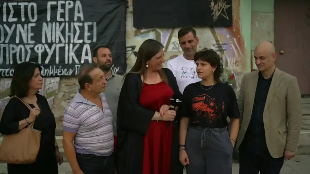 Η Ζωή Κωνσταντοπούλου στη Γυναικεία Δομή των Προσφυγικών της Λεωφόρου Αλεξάνδρας μαζί με μέλη της Πλεύσης Ελευθερίας.