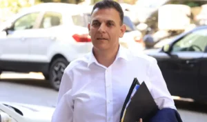 Ο Γιώργος Καραμέρος ανακοινώνει την παραίτησή του από τη βουλευτική έδρα της Ανατολικής Αττικής