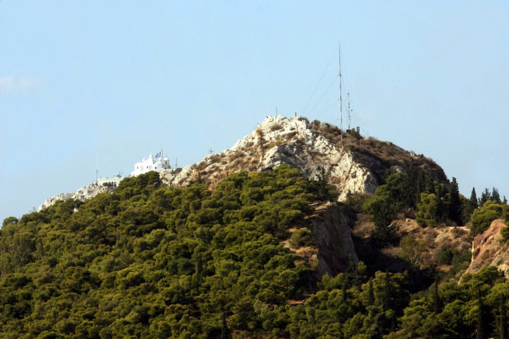 Άποψη του Λόφου Λυκαβηττού στην Αθήνα μετά την ανακοίνωση του Δήμου για την επαναλειτουργία του.
