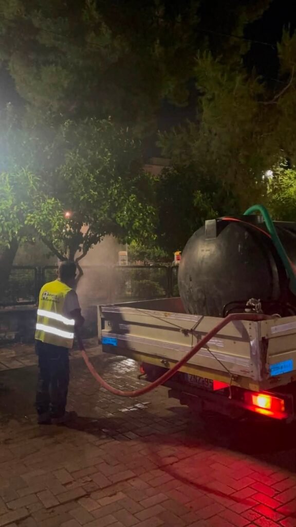 Πλύσεις σε νεραντζιές για την αντιμετώπιση του ακανθώδους αλευρώδη