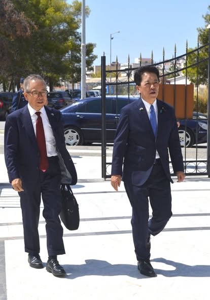 Ιαπωνική αντιπροσωπεία στη Σαλαμίνα με τον Υφυπουργό Άμυνας Miyazaki Masahisa