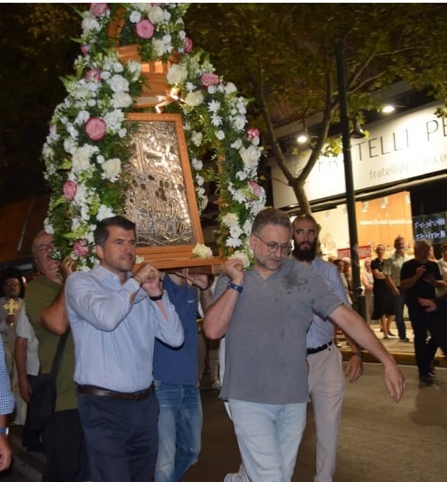 Λιτανεία της Ιεράς Εικόνας της Παναγίας στο κέντρο της Κηφισιάς