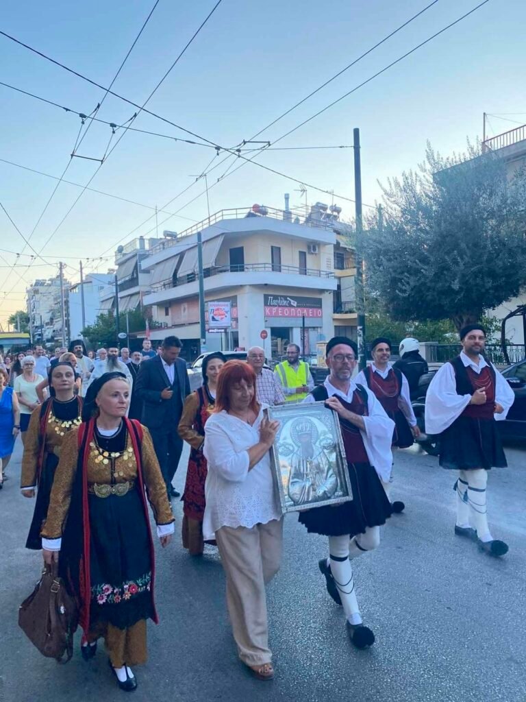 Σύλλογος Ηπειρωτών Νέας Φιλαδέλφειας στην περιφορά του Αγίου Κοσμά