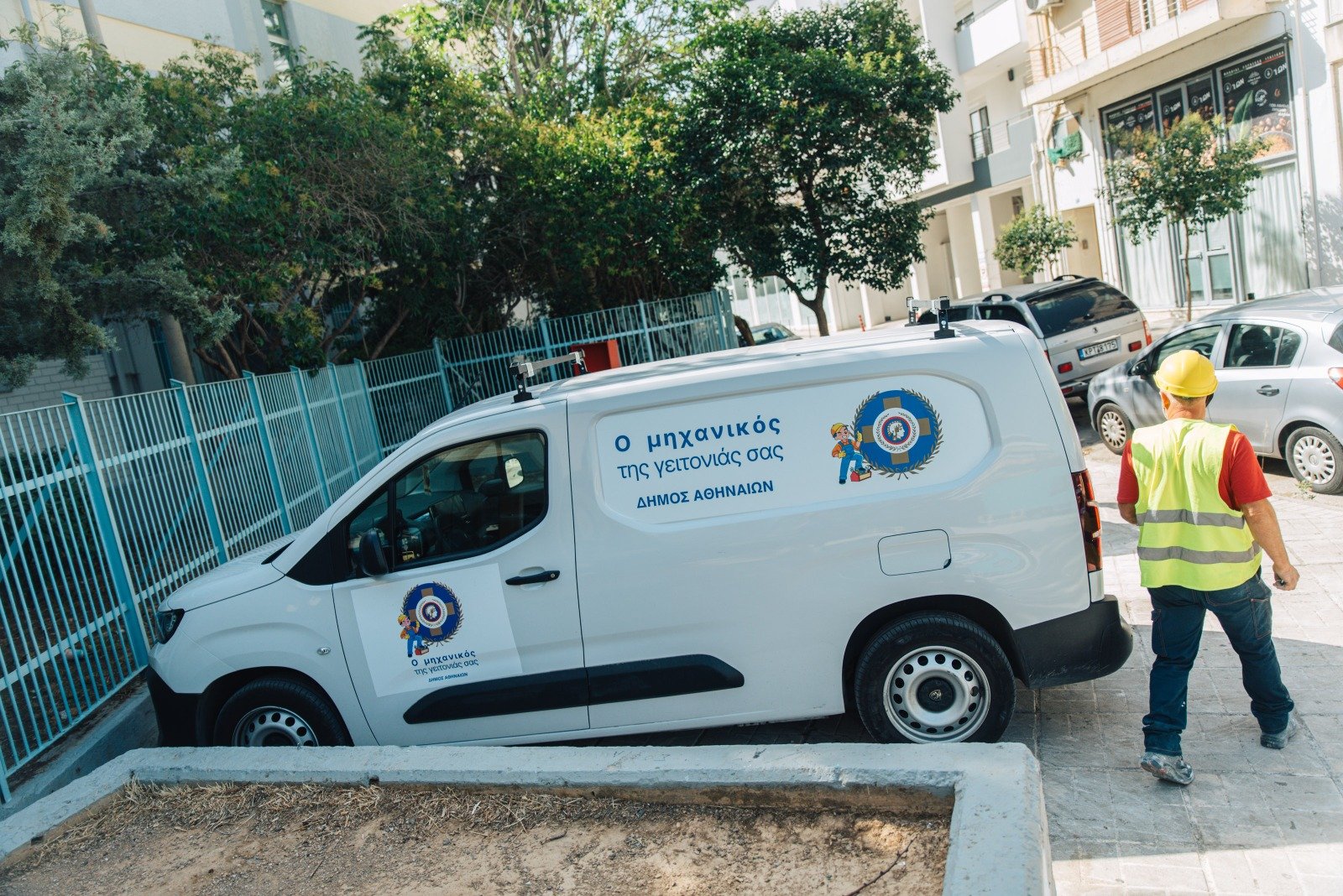 Βανάκι της υπηρεσίας «Ο Μηχανικός της Γειτονιάς» του Δήμου Αθηναίων σε σχολική μονάδα