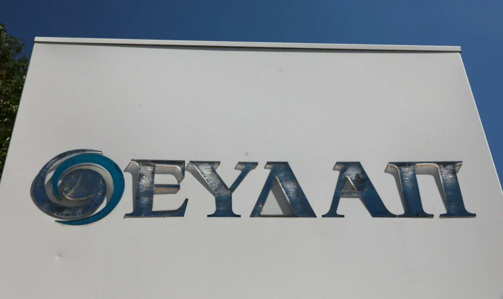Βλάβη στο δίκτυο ύδρευσης της ΕΥΔΑΠ στην Καλλιθέα