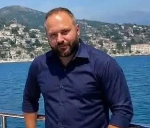 Νίκος Άννινος