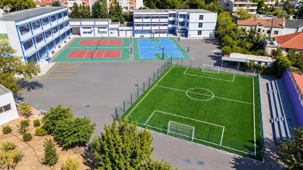 Ο Δήμαρχος Κηφισιάς Βασίλης Ξυπολυτάς σε ανακαινισμένη σχολική μονάδα