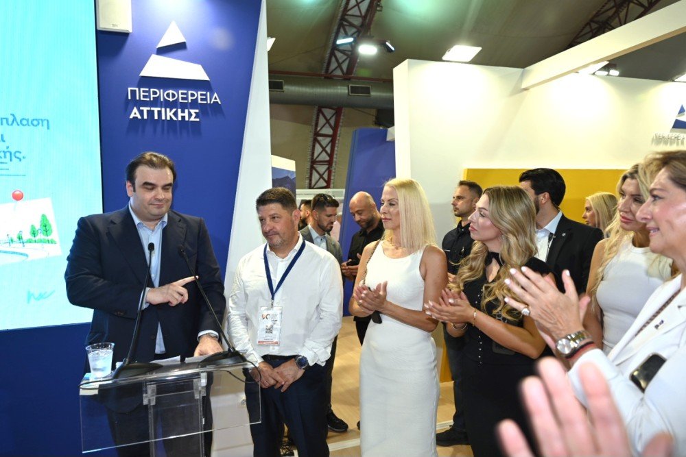 Νίκος Χαρδαλιάς και Κυριάκος Πιερρακάκης στα εγκαίνια του περιπτέρου της Περιφέρειας Αττικής στη 90ή ΔΕΘ
