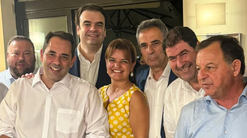 Κυριάκος Πιερρακάκης με βουλευτές της Νέας Δημοκρατίας στη «Διαγώνιο» Θεσσαλονίκης