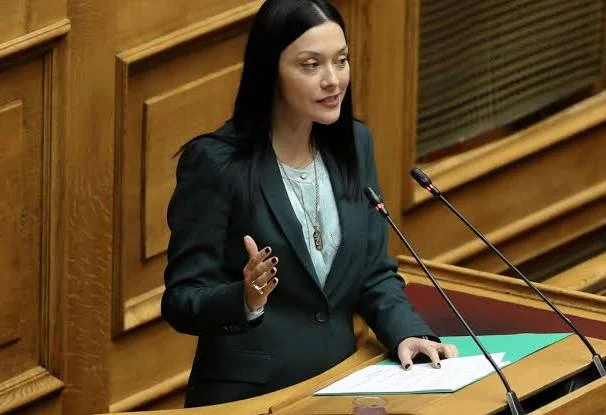Νάντια Γιαννακοπούλου στη Βουλή για τις ελλείψεις στα ειδικά σχολεία της Δυτικής Αθήνας