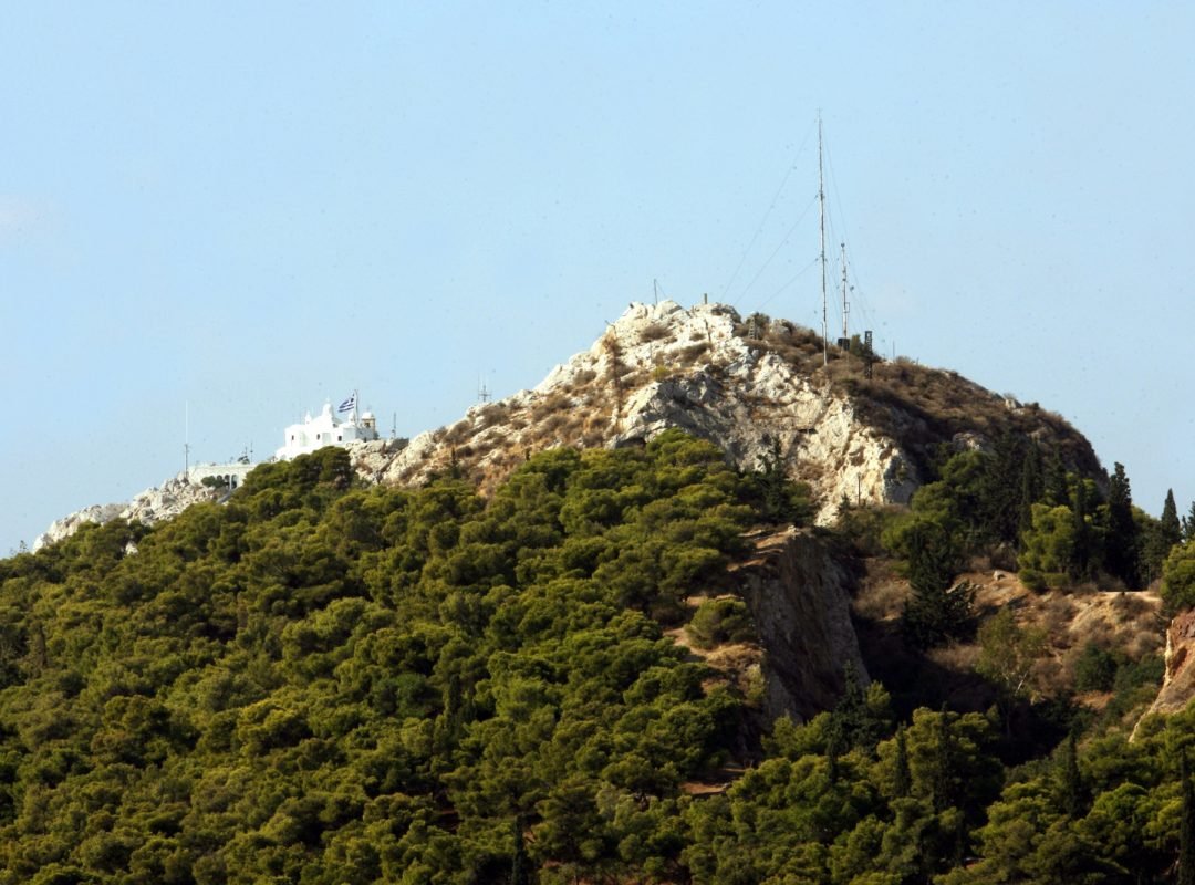 Άποψη του Λόφου Λυκαβηττού στην Αθήνα μετά την ανακοίνωση του Δήμου για την επαναλειτουργία του.