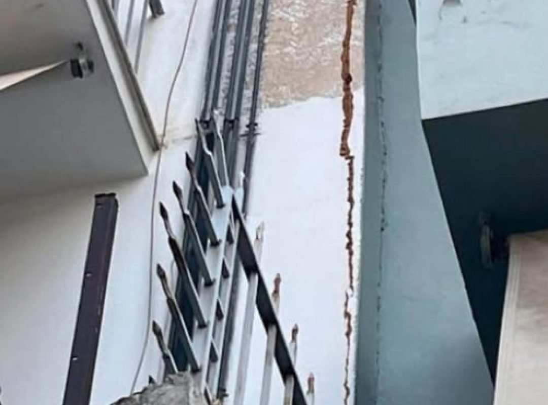Κτίρια στην Κυψέλη κοντά σε εργοτάξιο του Μετρό