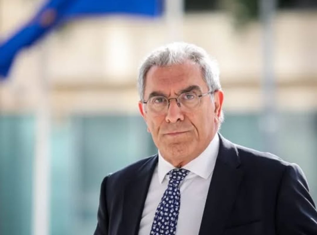 Βασίλης Καπερνάρος για τις τιμητικές ταφές στο Α’ Νεκροταφείο Αθηνών