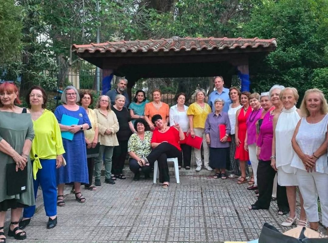 Στιγμιότυπο από τη μουσική βραδιά της Χορωδίας ΚΑΠΗ Βύρωνα με παρουσία της δημοτικής αρχής