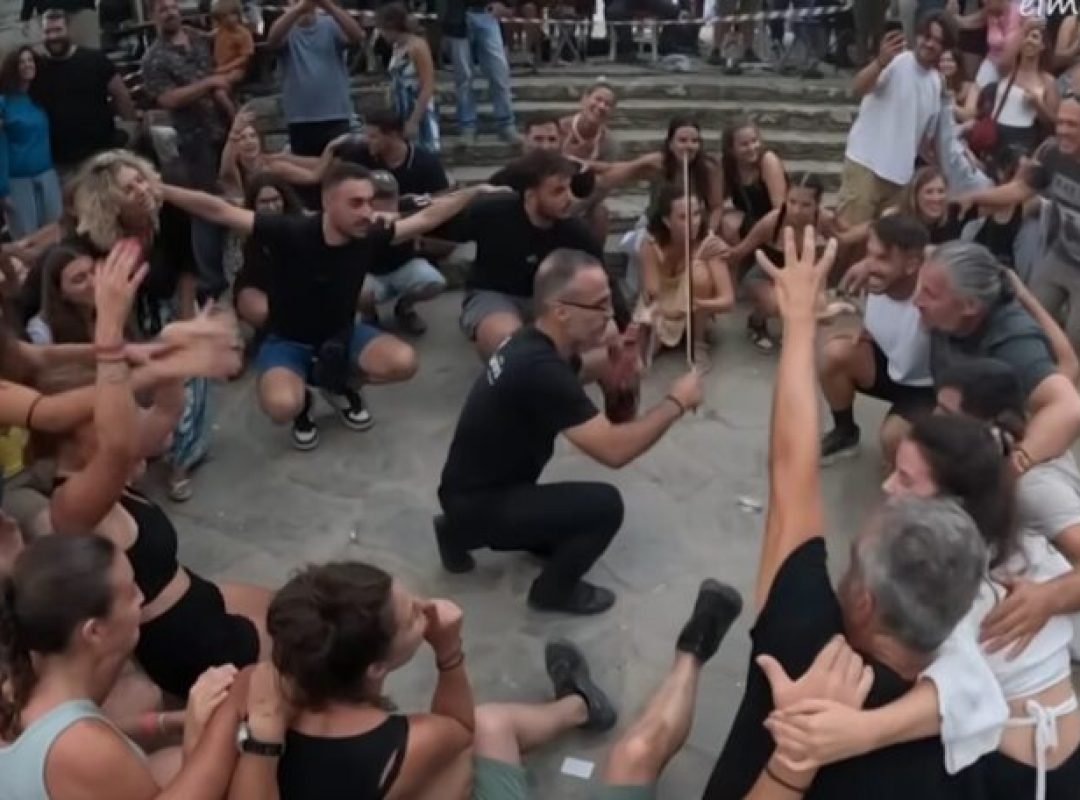 Ικαριώτικο γλέντι με τον Νίκο Φάκαρο και τους Musicaroi στην πλατεία Δημαρχείου Χαϊδαρίου στις 12 Σεπτεμβρίου 2026.