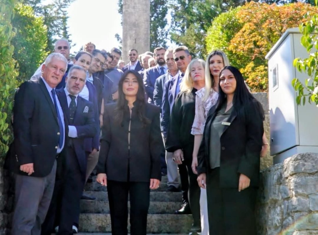 Αφροδίτη Λατινοπούλου και Κωνσταντίνος Κόλλιας στο μνημόσυνο του Μελιγαλά Κατάθεση στεφάνου από τη ΦΩΝΗ ΛΟΓΙΚΗΣ στην «Πηγάδα» του Μελιγαλά Εκδήλωση μνήμης στην «Πηγάδα» του Μελιγαλά Αντιπροσωπεία της ΦΩΝΗΣ ΛΟΓΙΚΗΣ στο μνημόσυνο του Μελιγαλά Παρουσία στελεχών της ΦΩΝΗΣ ΛΟΓΙΚΗΣ στις εκδηλώσεις του Μελιγαλά Ετήσιο μνημόσυνο των θυμάτων του Μελιγαλά Ετικέτες Μελιγαλάς, ΦΩΝΗ ΛΟΓΙΚΗΣ, Αφροδίτη Λατινοπούλου, μνημόσυνο Μελιγαλά, ιστορική μνήμη Απόσπασμα Στην «Πηγάδα» του Μελιγαλά πραγματοποιήθηκε το ετήσιο μνημόσυνο των θυμάτων του 1944, με την παρουσία της Αφροδίτης Λατινοπούλου, του Κωνσταντίνου Κόλλια και πολυάριθμης αντιπροσωπείας της ΦΩΝΗΣ ΛΟΓΙΚΗΣ. Κατηγορίες Πολιτική, Ελλάδα, Πελοπόννησος, Ιστορία Yoast SEO SEO τίτλος: Μελιγαλάς: Η ΦΩΝΗ ΛΟΓΙΚΗΣ στο ετήσιο μνημόσυνο των θυμάτων Keyphrase: μνημόσυνο Μελιγαλά 2026 Meta description: Η ΦΩΝΗ ΛΟΓΙΚΗΣ συμμετείχε στο ετήσιο μνημόσυνο στην «Πηγάδα» του Μελιγαλά, με την Αφροδίτη Λατινοπούλου και τον Κωνσταντίνο Κόλλια να καταθέτουν στεφάνι. Slug: mnimosyno-meligala-2026-foni-logikis