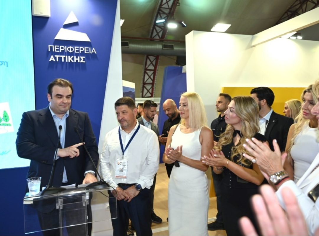 Νίκος Χαρδαλιάς και Κυριάκος Πιερρακάκης στα εγκαίνια του περιπτέρου της Περιφέρειας Αττικής στη 90ή ΔΕΘ