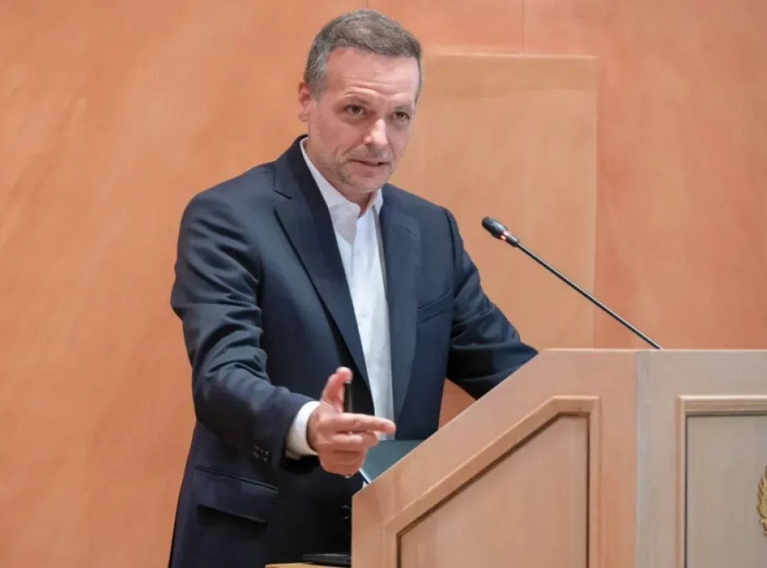 Έκρηξη στην Πλάκα: "Έχουν κλαπεί 9 χιλιόμετρα καλωδίων χαλκού αξίας άνω των 500.000 ευρώ στην Αθήνα", τι αποκάλυψε ο Χάρης Δούκας στα Παραπολιτικά 90,1