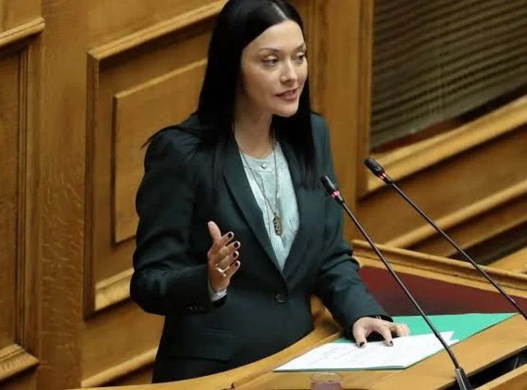 Νάντια Γιαννακοπούλου στη Βουλή για τις ελλείψεις στα ειδικά σχολεία της Δυτικής Αθήνας