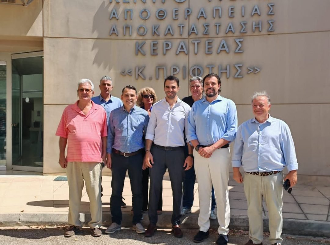 Κλιμάκιο του ΠΑΣΟΚ κατά την επίσκεψη στο Κέντρο Υγείας και Αποκατάστασης Κερατέας.