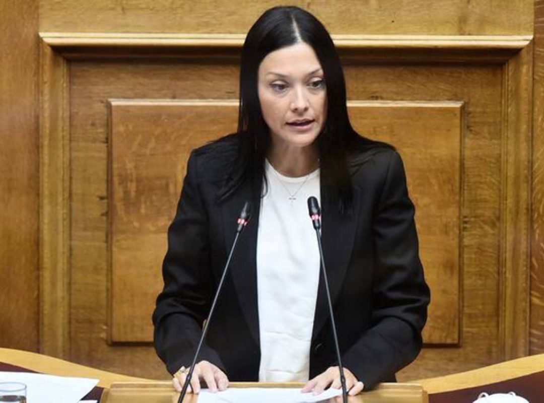 Η βουλευτής του ΠΑΣΟΚ Νάντια Γιαννακοπούλου μιλά στη Βουλή για τη Συνταγματική Αναθεώρηση και το Άρθρο 16.