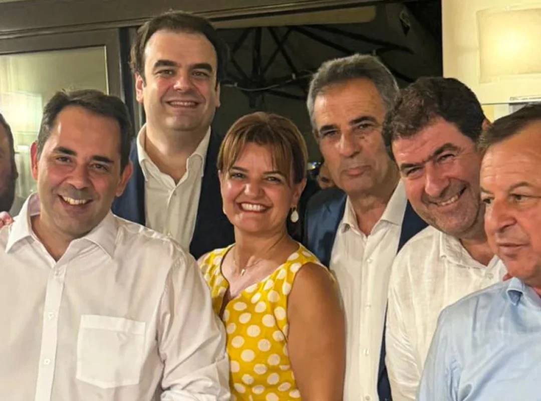 Κυριάκος Πιερρακάκης με βουλευτές της Νέας Δημοκρατίας στη «Διαγώνιο» Θεσσαλονίκης