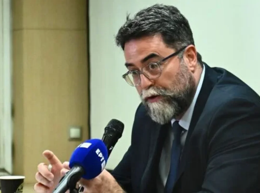 Βασίλης Οικονόμου για τη διαχείριση των πυρκαγιών και την πολιτική προστασία